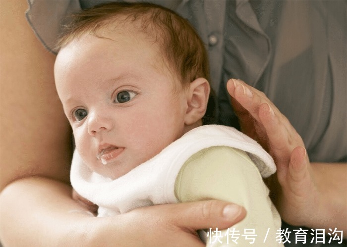 宝妈|宝宝不小心呛到水，妈妈们都是怎么做的呢？