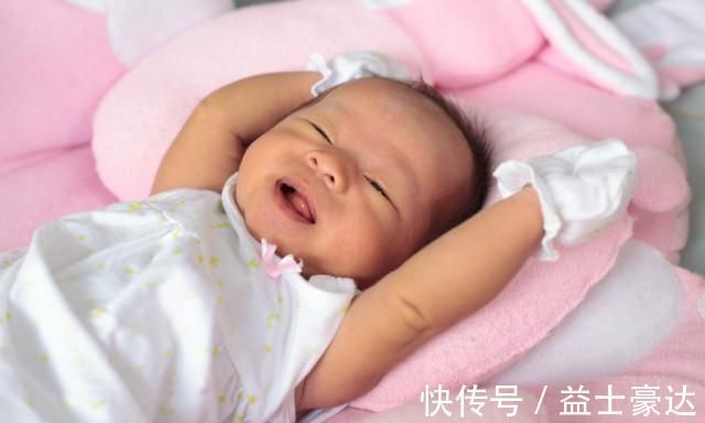 纸尿裤|宝宝睡醒后这几个表现,说明智商高,你家宝宝有吗