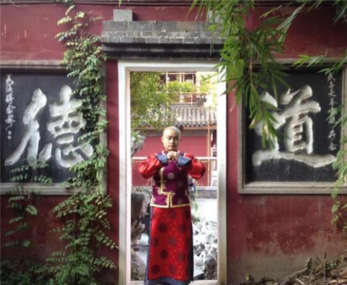 回复|他自称大清“皇室”后裔,参加节目要求观众跪安,网友的回复亮了