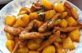 吃起来|教你土豆烧肉的家常做法,简单方便,又解馋,孩子隔三差五吵着要