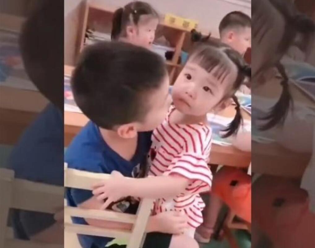 抱抱|宝宝班的妹妹哭鼻子,泪眼汪汪到中班找哥哥“抱抱”,画面好暖心