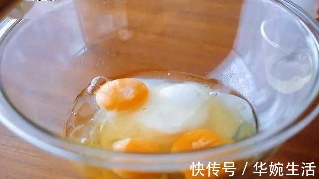鸡蛋|半碗蜂蜜，4个鸡蛋，做出来的蛋糕，比芝士蛋糕还要嫩滑好吃