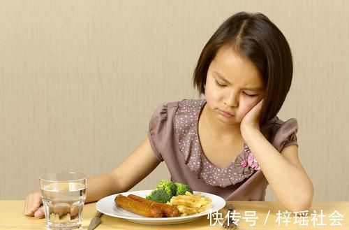 宝爸|一定少给宝宝吃这三种食物,不仅会造成积食还会影响他长高!