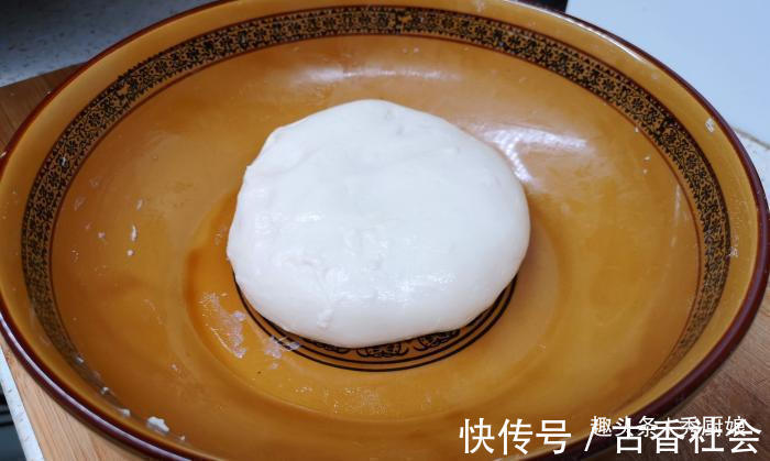 烙饼时，有人抹油，有人烫面，老面点师傅都不对，教你正确做法