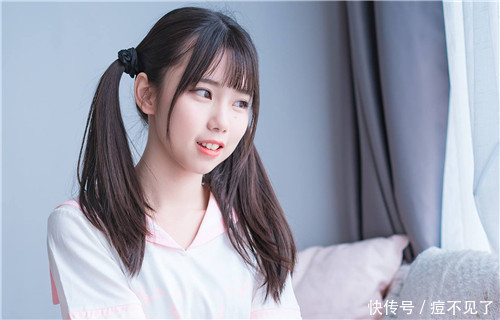 毛孔|细心女生脸蛋冒出黑头,痘博士有因才有果!