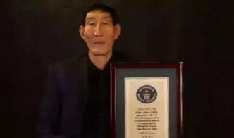 篮球|2米36巨人鲍喜顺,不听医生劝阻执意生下一子,如今儿子怎么样