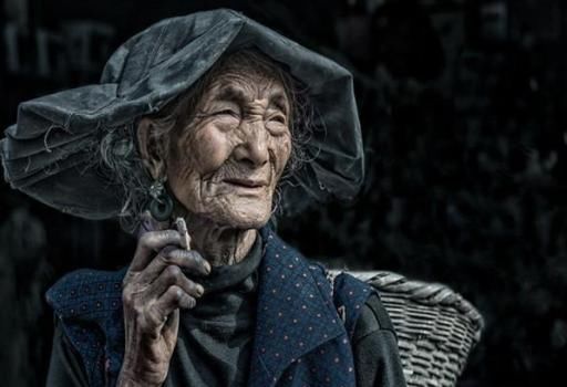  老人|99岁老人分享长寿秘诀：抽烟喝酒也不怕，经常做三件事，长寿不难
