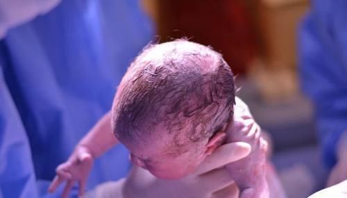 胎儿|新生儿若有这3种表现,其实是在暗示妈妈:我在娘胎里过得很滋润