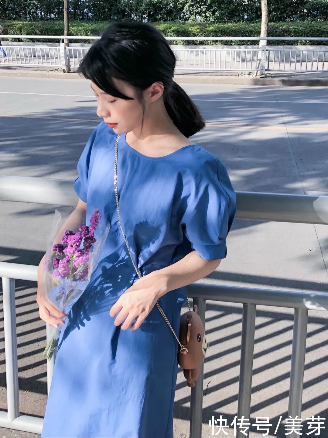 克莱因蓝|“克莱因蓝”太太太火了！这么穿才显白