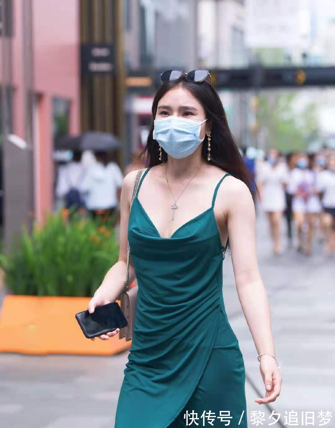 vivian 夏季不会穿连衣裙看看这两位小姐姐的穿搭,清爽干净又显气质