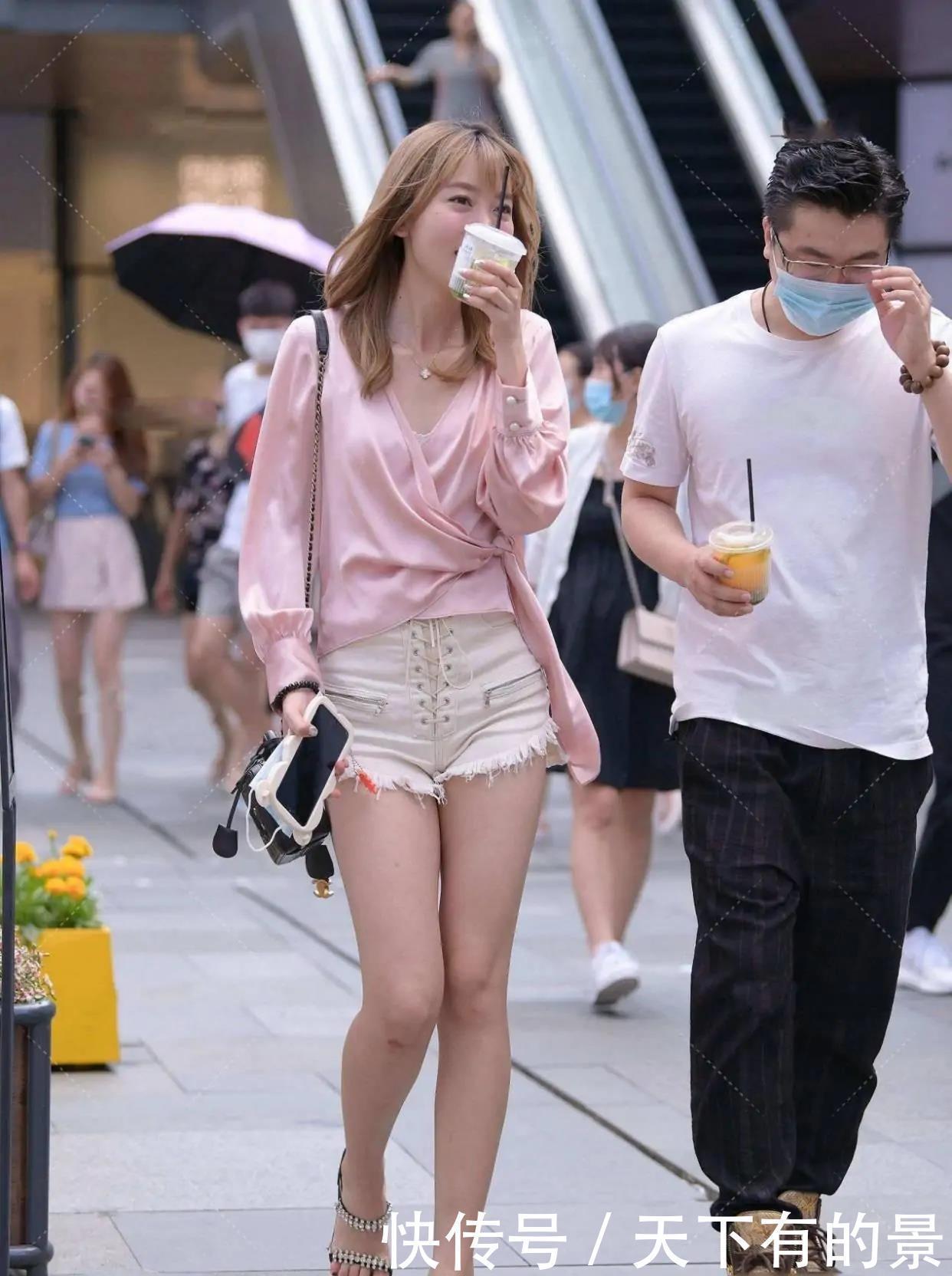 一臂之力|短裤怎么搭才好看?粉色丝质上衣可以助你一臂之力,甜美有气质