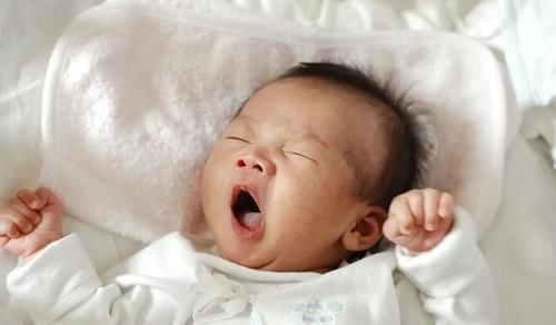 体重|新生儿一个月长几斤正常？1-12个月宝宝体重增长规律，宝妈要记牢