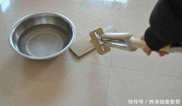 拖地的时候用点这东西,去污快又能杀菌,一星期不拖都能干净整洁!