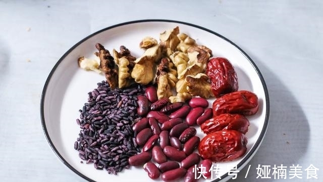 别整天喝牛奶了，它比牛奶强多了，热乎乎的每天喝一杯，又暖和！