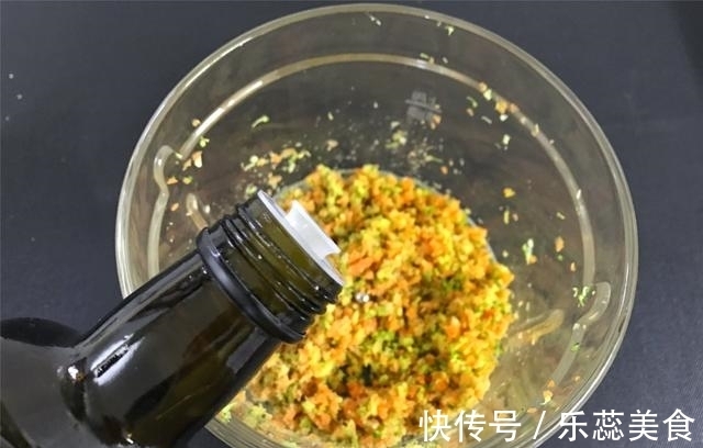 胡萝卜|剩米饭新吃法，如此做，孩子三天两头就想吃，连吃3个才过瘾！