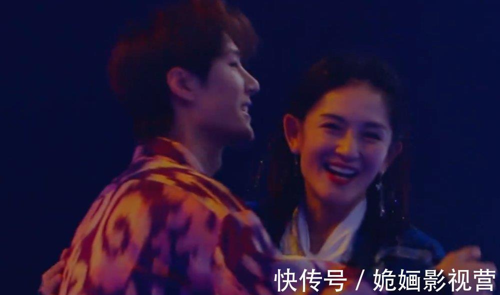 热舞|王一博节目热舞完，谁注意他第一个拥抱的是谁？两人关系不一般