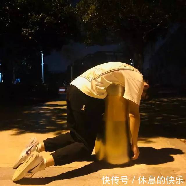 |搞笑GIF趣图：你这是想让垃圾桶背你回去？喝大了吧