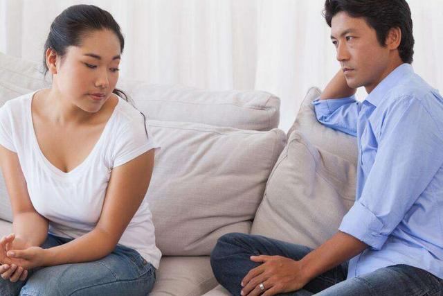 老人|怕媳妇分房子写母亲名,哪知老人临终变卦,男人赔了媳妇又赔钱