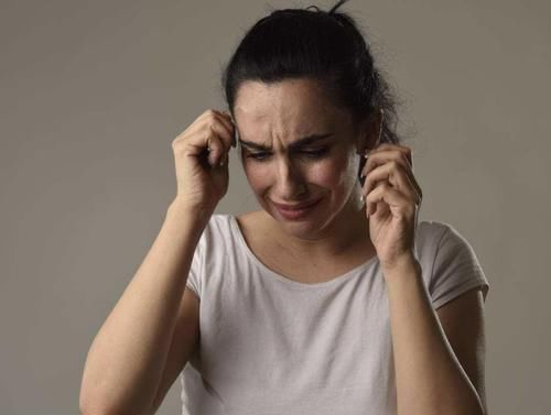 女性|女性过了55岁还没绝经，说明身体年轻？导致绝经推迟的因素是啥？