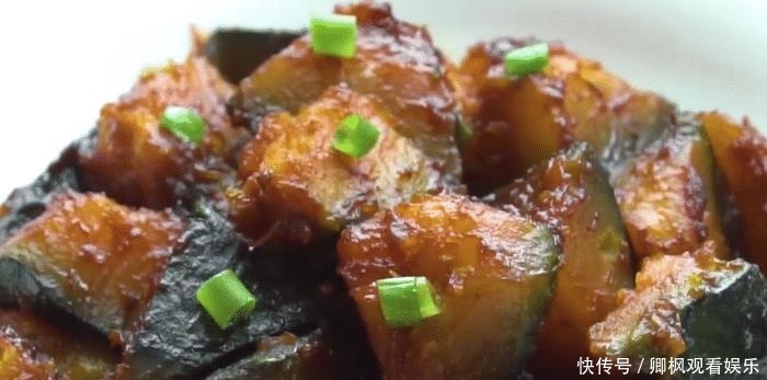 育儿|孩子爱吃的油焖南瓜,简单4步就能上桌,软糯美味,好吃又营养