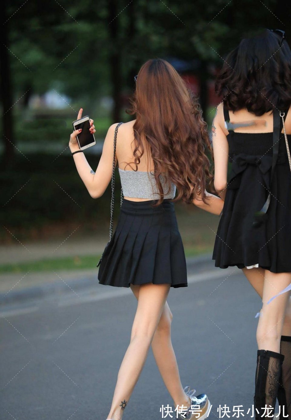 优雅|这么优雅的80后贵妇,穿着精致的高跟鞋,就算我未婚,我也愿意