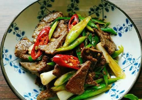  它是天然的“补血高手”，每天炒一盘，气血足了，脸色越来越红润