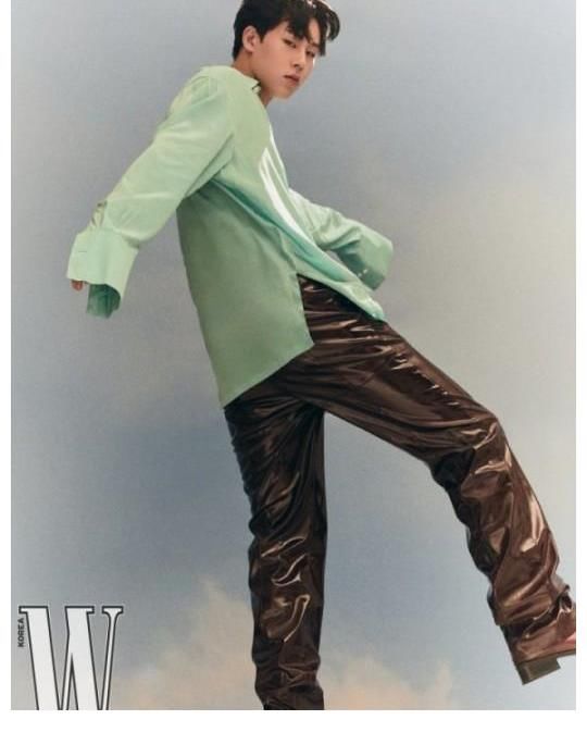 周宪|MONSTA X成员基显周宪携手拍杂志写真