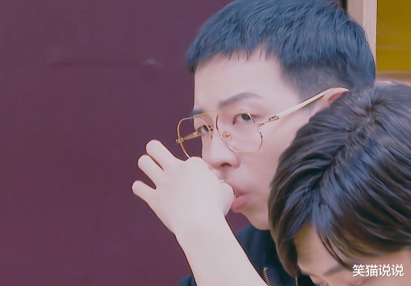 《追光吧》胡夏符龙飞化身干饭王，哥哥互动很有爱，卡斯柏主动收拾宵夜残局