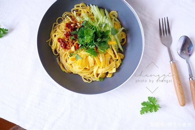 黄瓜|40岁女人极简晚餐，不用一滴油，低脂低热量，半月后腰围悄悄变瘦