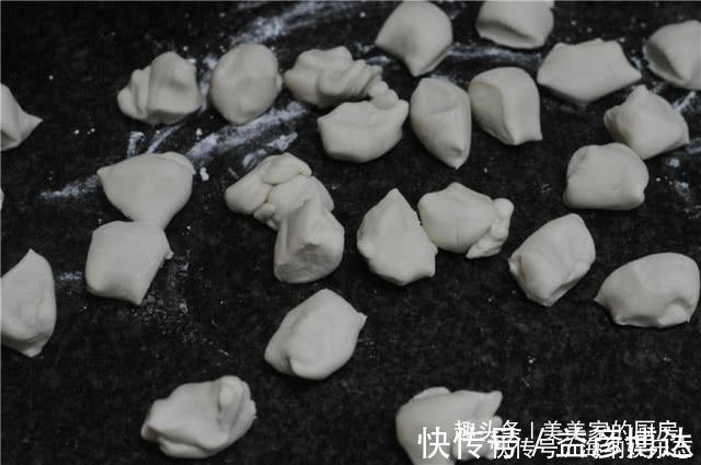 又薄又软的水烙馍，其实很简单，不用煎不用烙，卷菜卷肉都好吃！