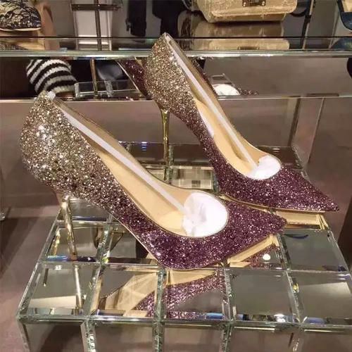 美脚搭美鞋，挑一双最适合校园舞会搭配的最纯透明亮晶高跟鞋