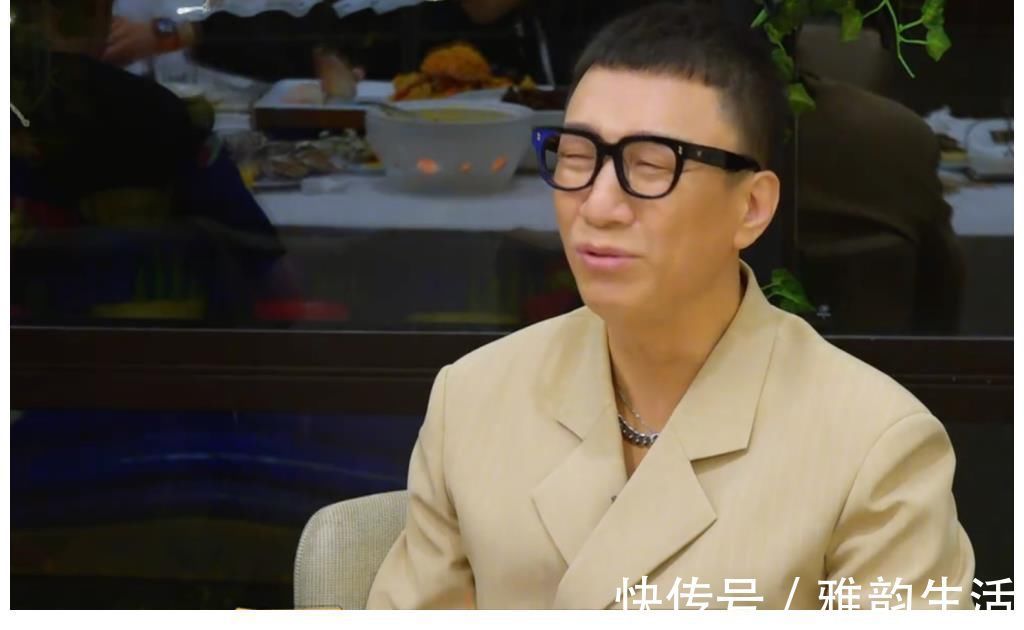 當(dāng)孫紅雷遇到沙溢！當(dāng)眾用東北話調(diào)侃對(duì)方，孫紅雷的反應(yīng)太奇怪