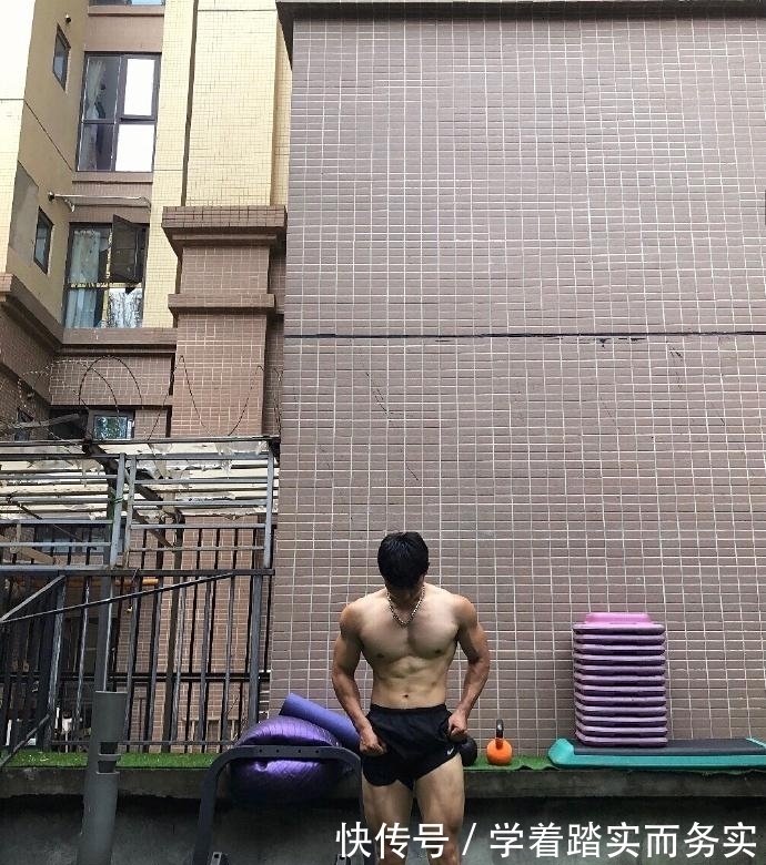学霸|四川师范大学肌肉学霸,24岁健壮大长腿,这霸气麒麟臂胸肌也太可了!