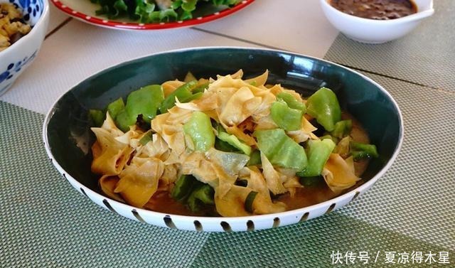 大连老两口的晚餐,简单营养,走红朋友圈,网友这吃法太美了!