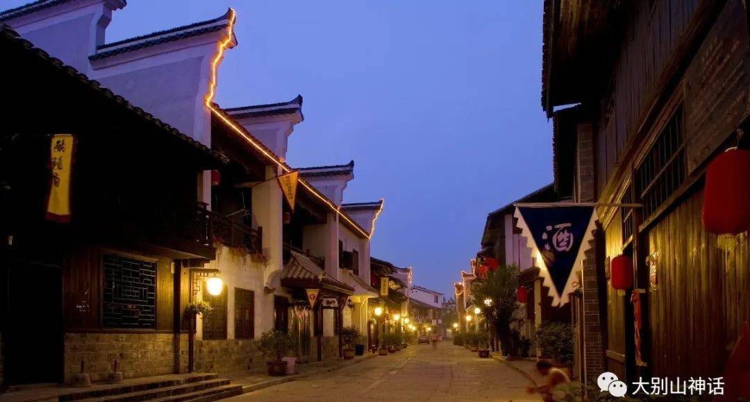 佘汉武旧作二首:竹枝词:国庆节与诗友游靖港古镇