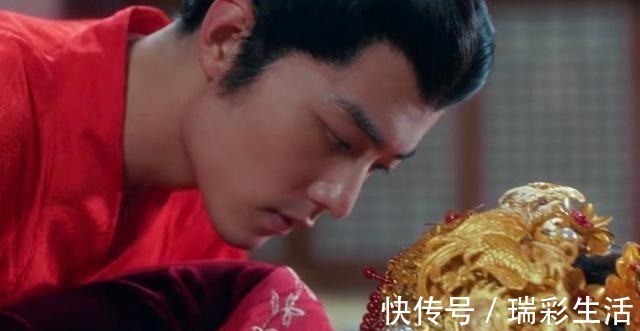 狼殿下疾冲摘星大婚肖战耳朵通红，网友留言冲哥你怎么可以这样