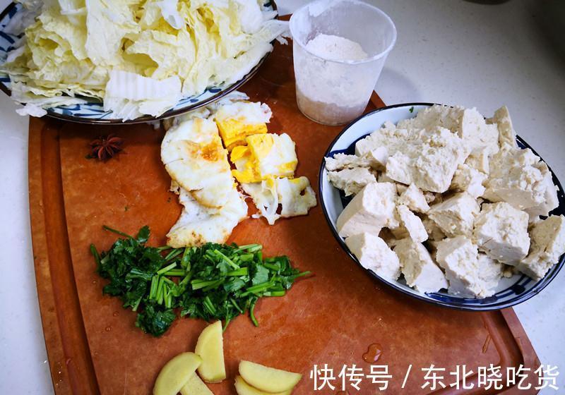 做白菜炖豆腐，好吃有秘诀，多加2样食材，汤汁奶白、香味浓郁！