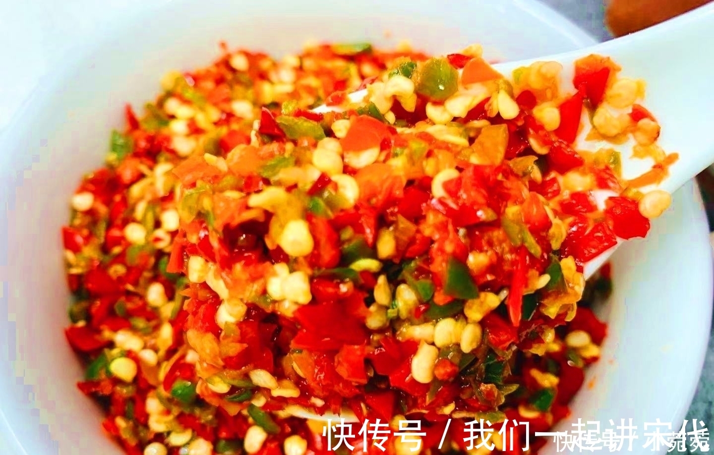 醋酸|做辣椒酱时，只加盐是错误的！少了2味，难怪辣椒酱不香还发霉