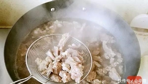 羊肉别再直接炖了, 多加这一步, 羊肉汤鲜还没膻味