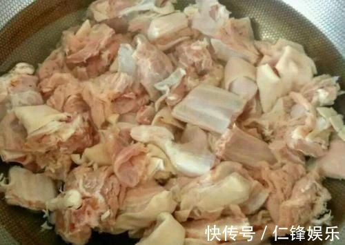 在家炖羊肉时,这3样东西一定要放,汤浓肉香,一点膻味也没有