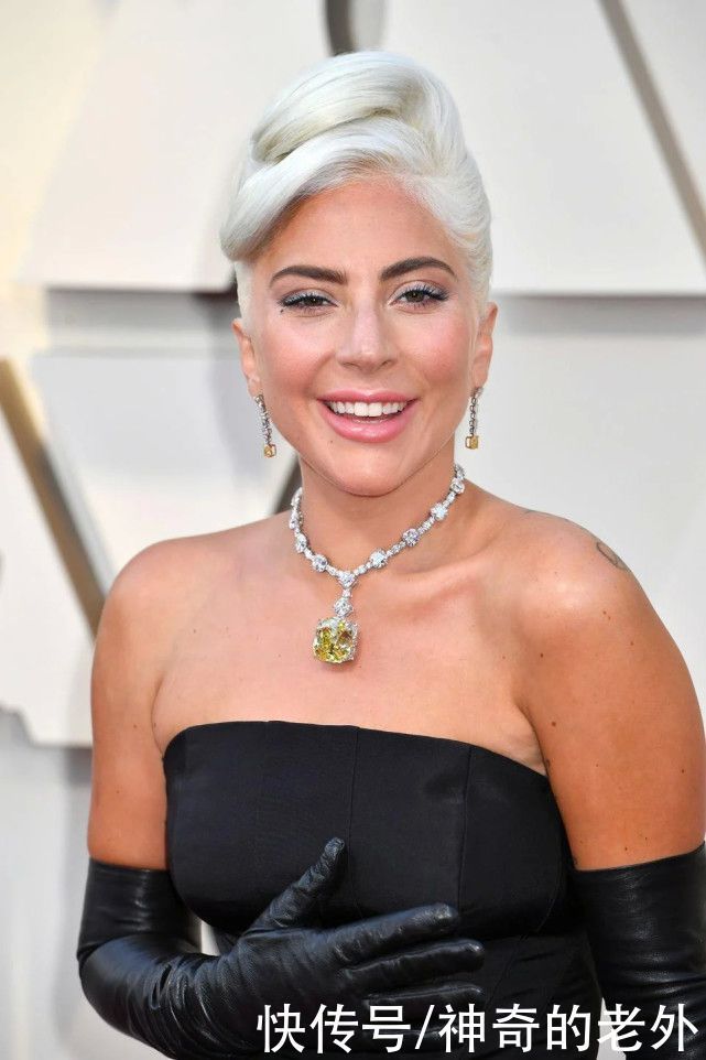 奥黛丽·赫本 碧昂丝戴蒂芙尼 1.95亿钻石项链,雷迪嘎嘎、赫本也戴过