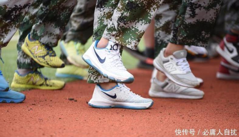 运动|每天慢跑5公里左右穿什么鞋对膝盖比较好