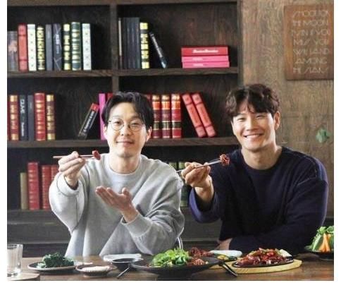 烤肉店|哈哈邀金鐘國YouTube聯(lián)合直播！他冷淡拒絕「毒舌理由」笑瘋網(wǎng)