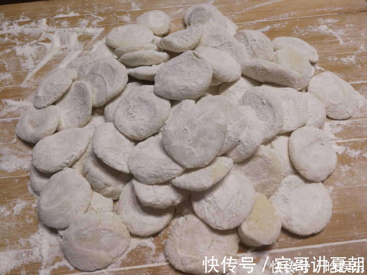 鸡蛋清|做饺子皮加鸡蛋、盐和面?换一样,饺子皮又薄又柔滑筋道,煮不烂