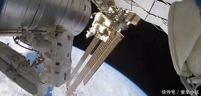 地球 地球上空，美国宇航员在空间站进行着全球直播，绳子断了会怎样？