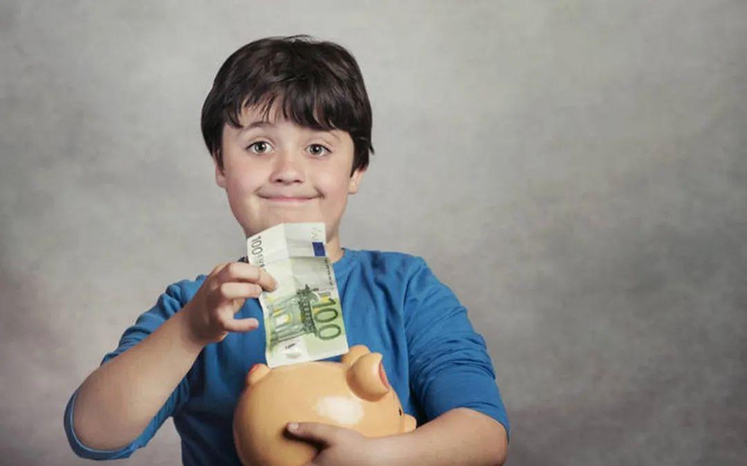 上有老下有小|当父母说“太贵,不能买”时,对孩子的伤害比我们想象中的还要大