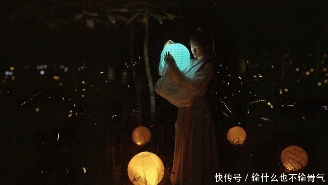 假如你在黑洞内生存, 瞬息万变。