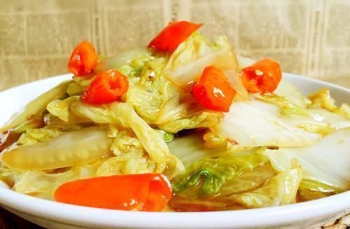 帮子|炒白菜，千万别切好就下锅牢记3点，鲜嫩脆爽又入味，还不出水