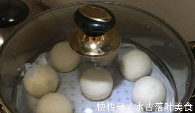 为什么自己蒸的馒头总是不光滑多半有3个原因，教你正确做法！