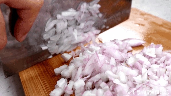 新疆|家庭版“烤包子”,不用发面,皮脆馅香,保证你吃一次就念念不忘